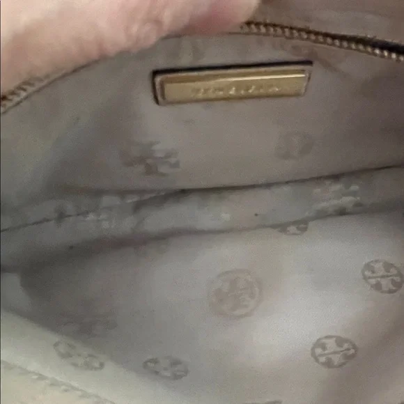 Tory Burch Harper Leather Crossbody Bag 
Bedrock color.  EUC GOLD IN STRAP - Picture 5 of 14
